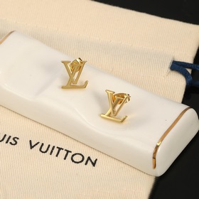 Золото и серебро в прекрасном сочетании. Серьги LV Louis Vuitton.