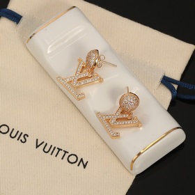 Серьги-гвоздики с буквами LV, колье Louis Vuitton. Индивидуальнос