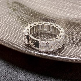 Новое кольцо из серии Louis Vuitton с импортными стразами циркони