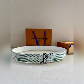 Двусторонний пояс LV Imprint придает повседневным образам уличный