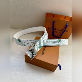 Двусторонний пояс LV Imprint придает повседневным образам уличный