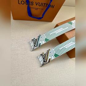 Двусторонний пояс LV Imprint придает повседневным образам уличный