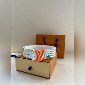 Двусторонний пояс LV Imprint придает повседневным образам уличный
