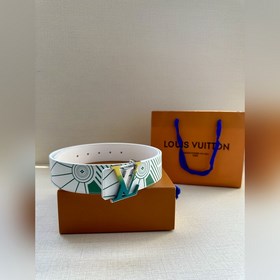 Двусторонний пояс LV Imprint придает повседневным образам уличный
