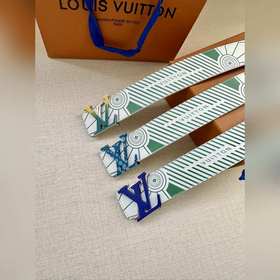 Двусторонний пояс LV Imprint придает повседневным образам уличный