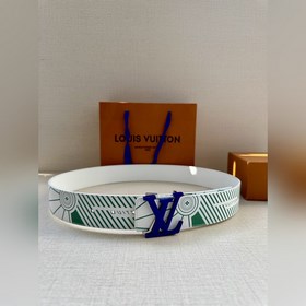 Двусторонний пояс LV Imprint придает повседневным образам уличный