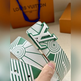 Двусторонний пояс LV Imprint придает повседневным образам уличный