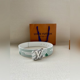 Двусторонний пояс LV Imprint придает повседневным образам уличный