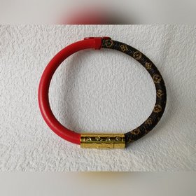 LV браслет из кожи с тиснением Louis Vuitton браслет из телячьей 