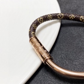 Оригинальный браслет из кожи LV Louis Vuitton, материал соответст