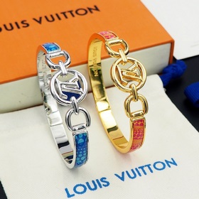 Новая модель LV x YK Hang It из коллаборационной коллекции Louis 