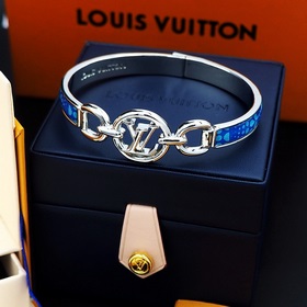 Новая модель LV x YK Hang It из коллаборационной коллекции Louis 