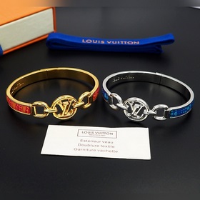 Новая модель LV x YK Hang It из коллаборационной коллекции Louis 