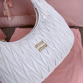 Большой белый 5BC108： Новая сумка MiuWander от MiuMiu, изготовле
