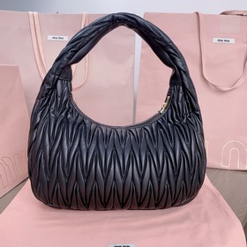 Большой размер 0 Цвет： 5BC108： Новая сумка MiuWander от MiuMiu, и