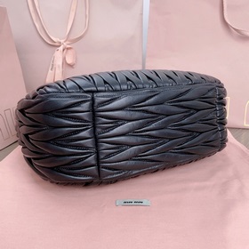 Большой размер 0 Цвет： 5BC108： Новая сумка MiuWander от MiuMiu, и