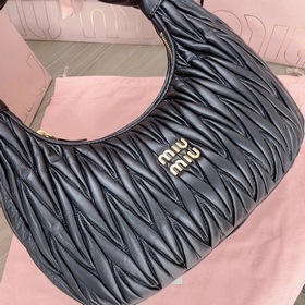 Большой размер 0 Цвет： 5BC108： Новая сумка MiuWander от MiuMiu, и