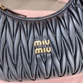 Большой размер 0 Цвет： 5BC108： Новая сумка MiuWander от MiuMiu, и