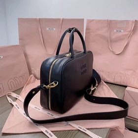 Кекс 5BB117： Новая сумка MiuMiu, изготовлена из высококачественно