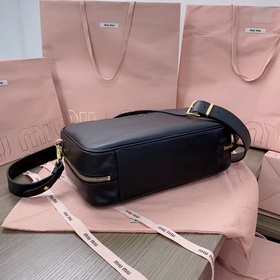 Кекс 5BB117： Новая сумка MiuMiu, изготовлена из высококачественно