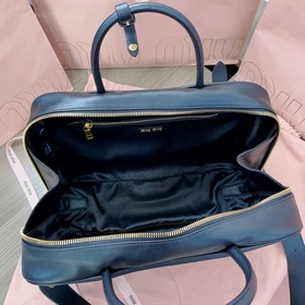 Кекс 5BB117： Новая сумка MiuMiu, изготовлена из высококачественно