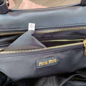 Кекс 5BB117： Новая сумка MiuMiu, изготовлена из высококачественно