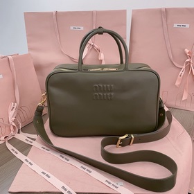 5BB117： Новая сумка MiuMiu, изготовлена из высококачественной имп