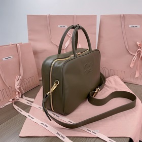 5BB117： Новая сумка MiuMiu, изготовлена из высококачественной имп