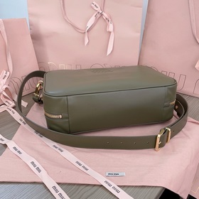 5BB117： Новая сумка MiuMiu, изготовлена из высококачественной имп
