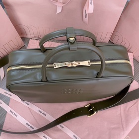 5BB117： Новая сумка MiuMiu, изготовлена из высококачественной имп