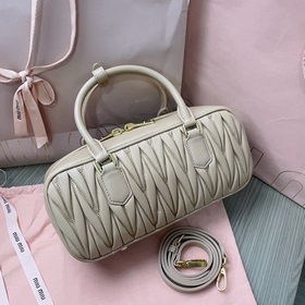 5BB148, новая сумка для боулинга от Miu, представлена официальном