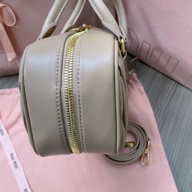 5BB148, новая сумка для боулинга от Miu, представлена официальном