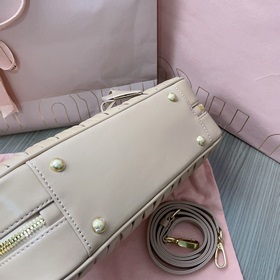 5BB148, новая сумка для боулинга от Miu, представлена официальном