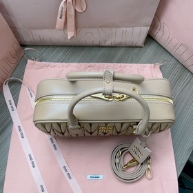 5BB148, новая сумка для боулинга от Miu, представлена официальном