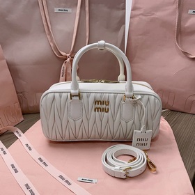 Белый 5BB148, новая сумка для боулинга от Miu, представлена офици