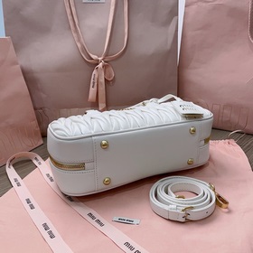 Белый 5BB148, новая сумка для боулинга от Miu, представлена офици