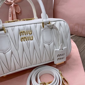Белый 5BB148, новая сумка для боулинга от Miu, представлена офици