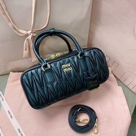 Кекс 5BB148, новая сумка для боулинга от Miu, представлена официа