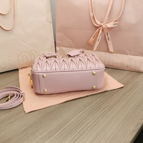 Большой розовый цвет в наличии 5BB124： Новая модель MiuMiu, слишк