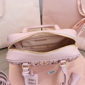 Большой розовый цвет в наличии 5BB124： Новая модель MiuMiu, слишк