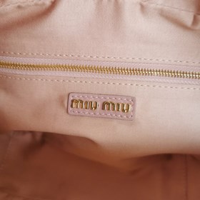 Большой розовый цвет в наличии 5BB124： Новая модель MiuMiu, слишк