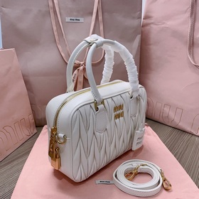 Большой белый цвет, в наличии 5BB124： Новая модель MiuMiu too pre