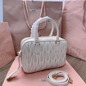 Большой белый цвет, в наличии 5BB124： Новая модель MiuMiu too pre