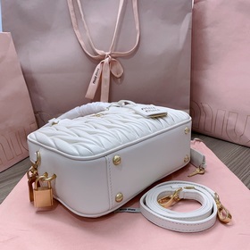 Большой белый цвет, в наличии 5BB124： Новая модель MiuMiu too pre