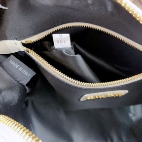 Большой белый цвет, в наличии 5BB124： Новая модель MiuMiu too pre