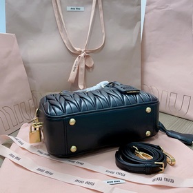 Большой черный цвет, в наличии 5BB124： Новая модель MiuMiu too pr