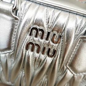 5BB123： Новая модель сумки MiuMiu «too pretty» в форме боулинга, 