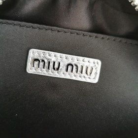 5BB123： Новая модель сумки MiuMiu «too pretty» в форме боулинга, 