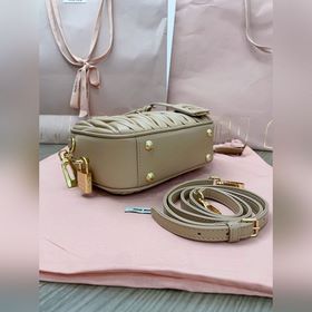 5BB123： Новая модель сумки MiuMiu «too pretty» в форме боулинга, 