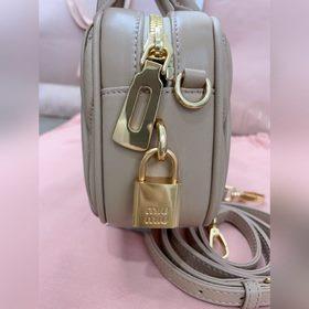 5BB123： Новая модель сумки MiuMiu «too pretty» в форме боулинга, 